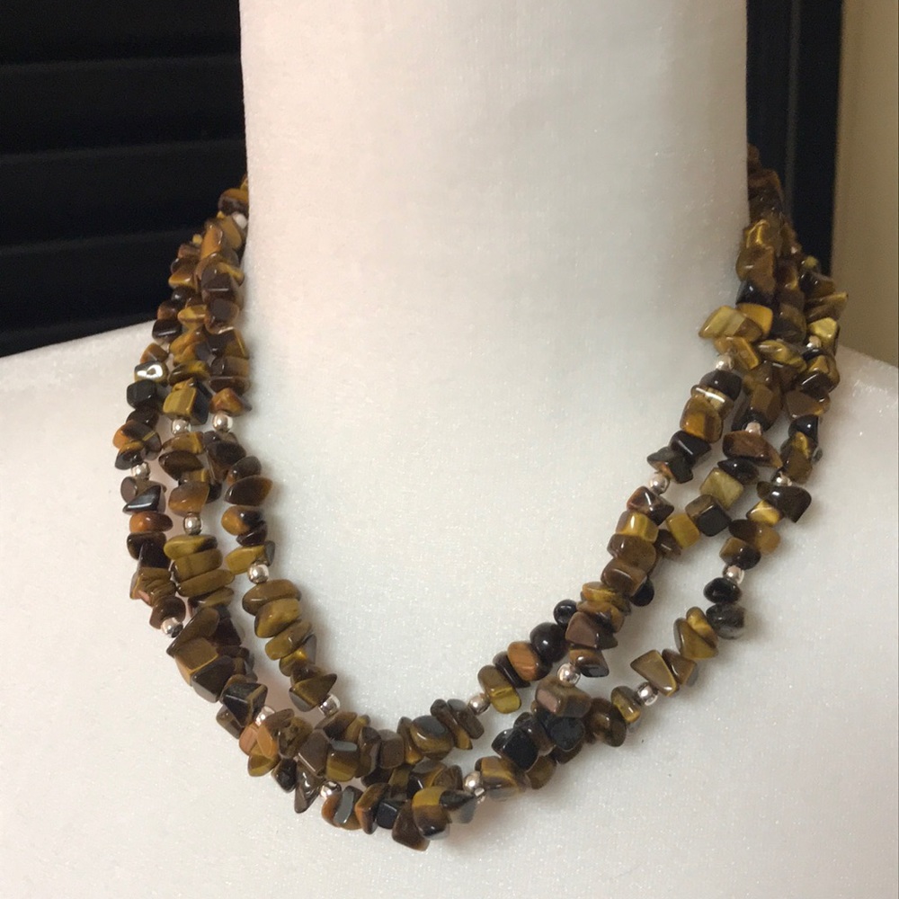 Stone and‎ metal statement necklace